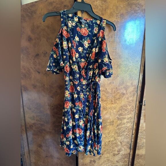 Floral Cut out Shoulder Wrap Dress - Picture 1 of 8